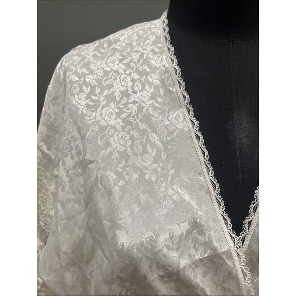 Lucie Ann II Ivory Robe Kimono Lace Trimmed Large Short Made In USA - Picture 2 of 9